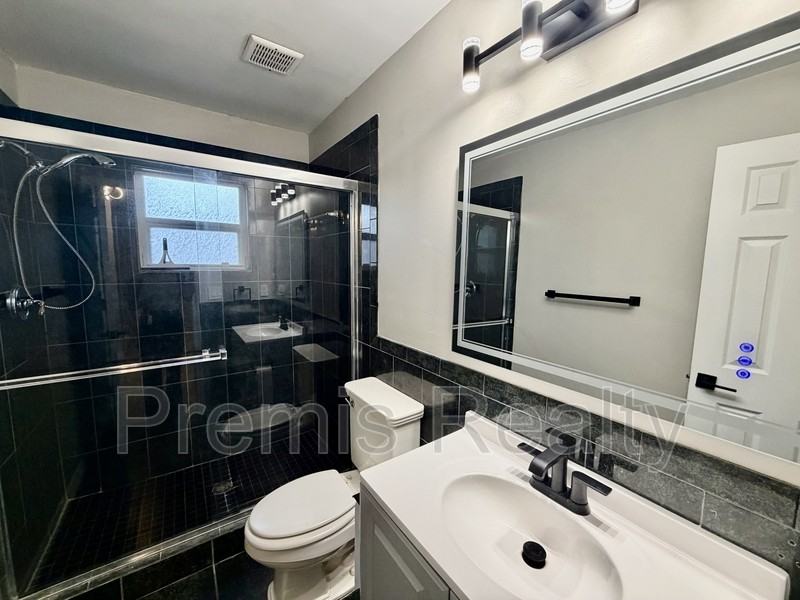 102 Steeplechase Ln - Photo 3 of 16