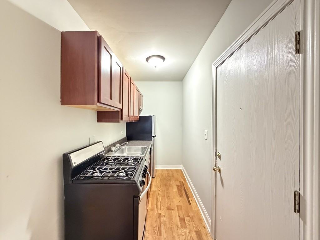817A W Cornelia Ave #108 - Photo 2 of 21