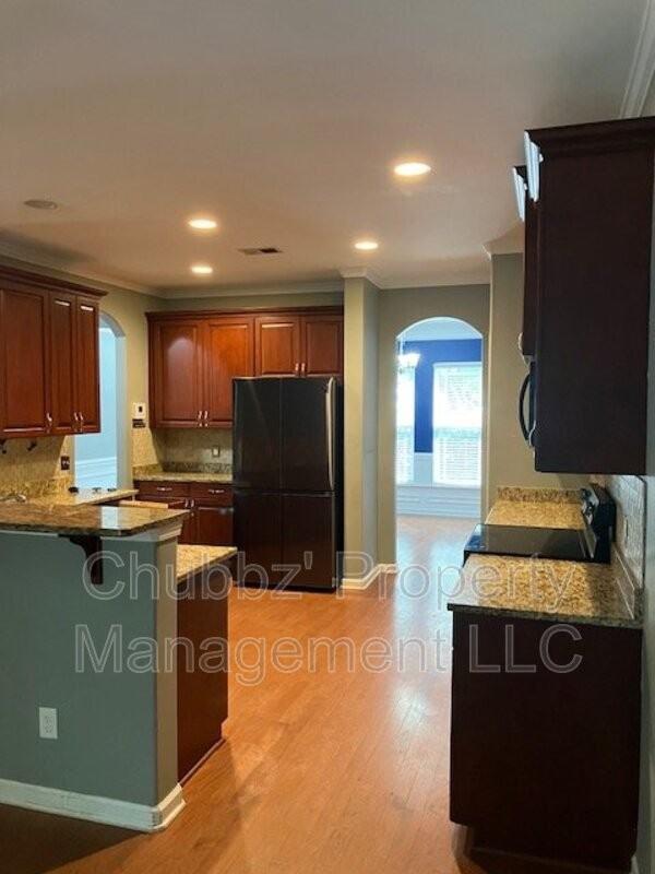 12 Fan Palm Way - Photo 3 of 19