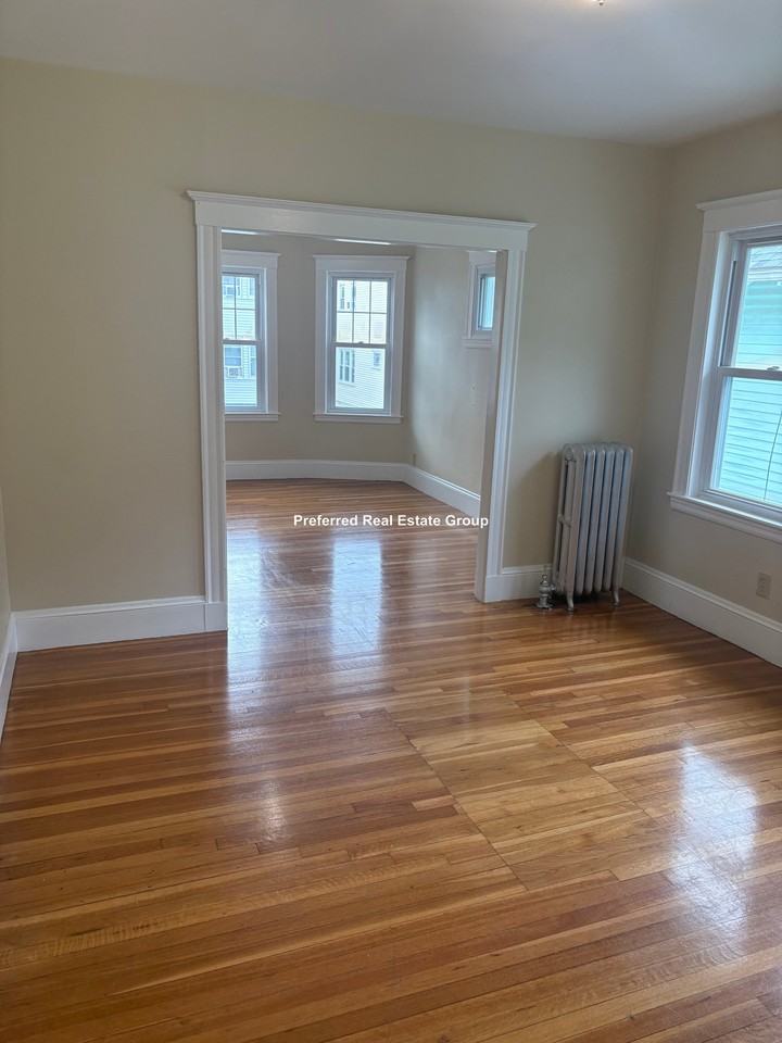 47 Selden St - Photo 4 of 17