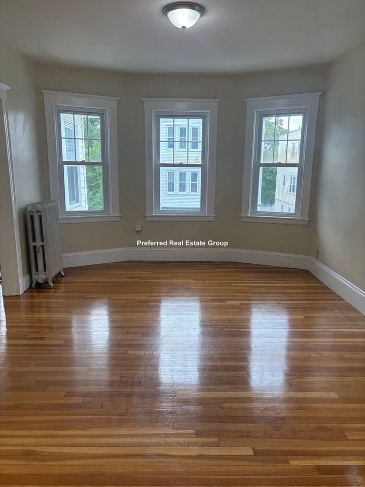 47 Selden St - Photo 5 of 17