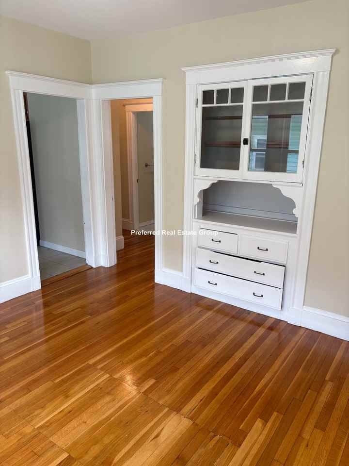 47 Selden St - Photo 6 of 17