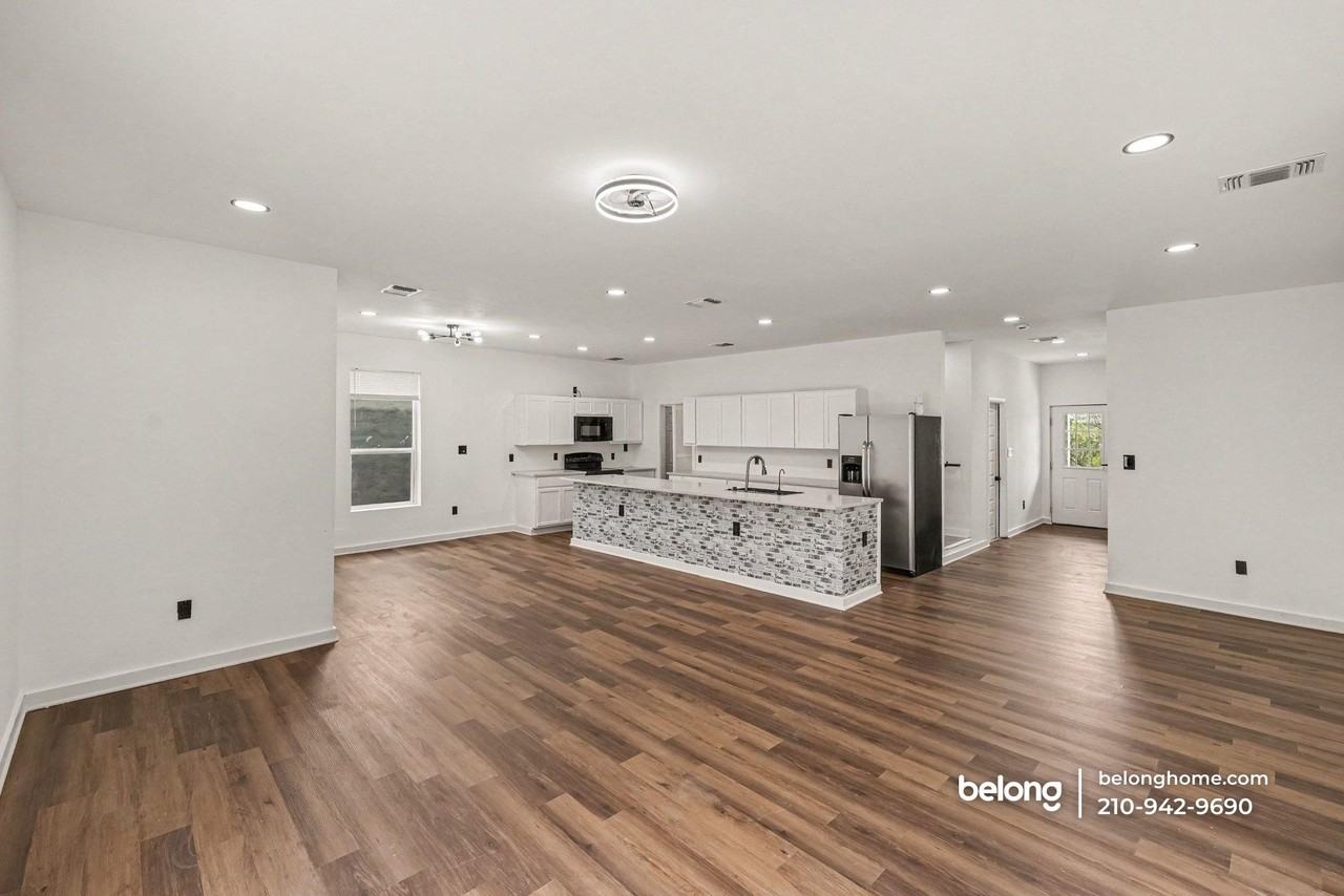 715 Amanda St - Photo 5 of 20