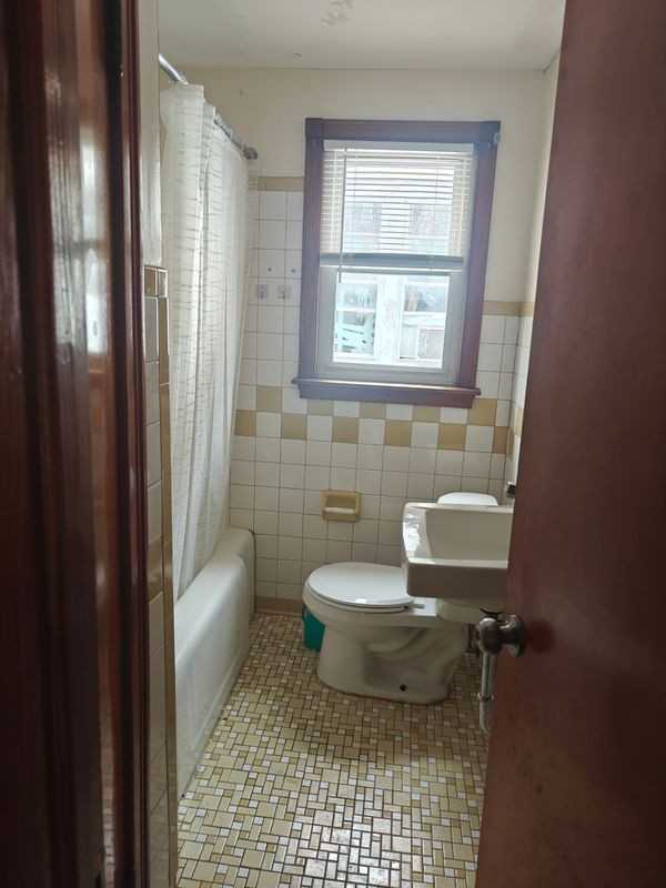 1302 Walden Ave ##2nd - Photo 4 of 6