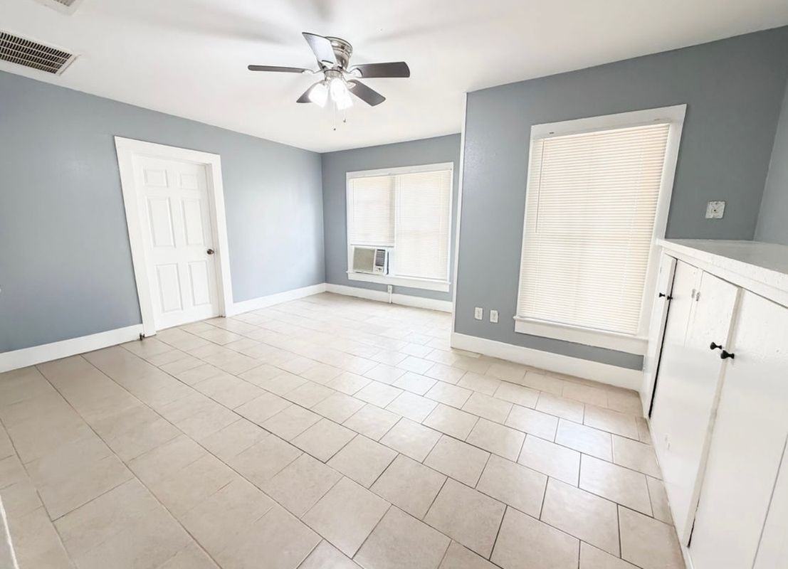 2323 Spain St - Photo 4 of 11