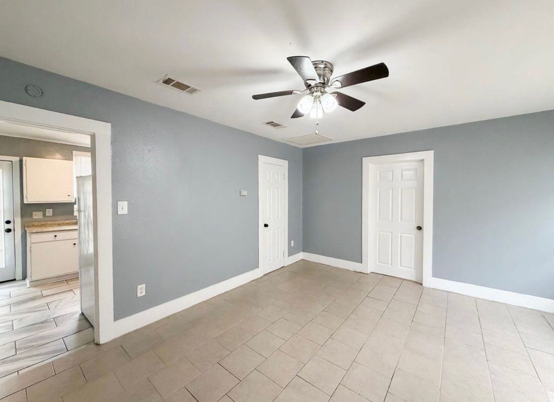 2323 Spain St - Photo 5 of 11