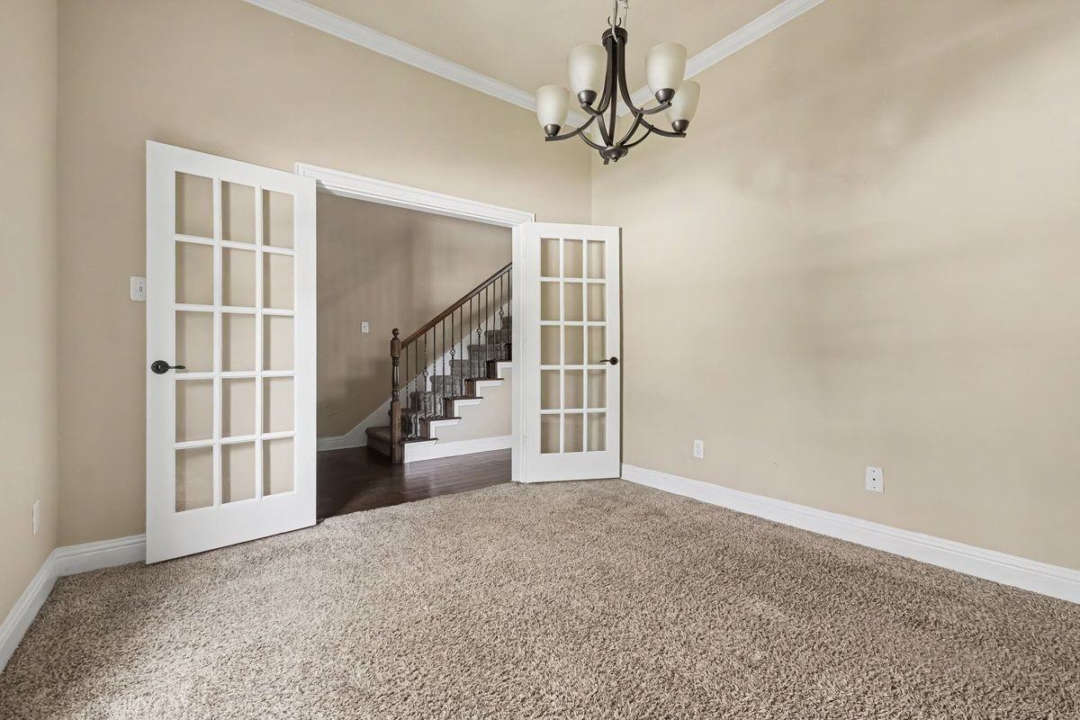 604 Darby Ln - Photo 6 of 42