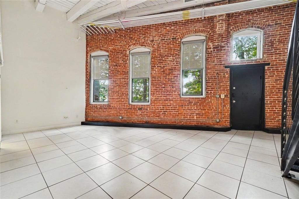 644 Wells St Sw ##2 - Photo 6 of 27