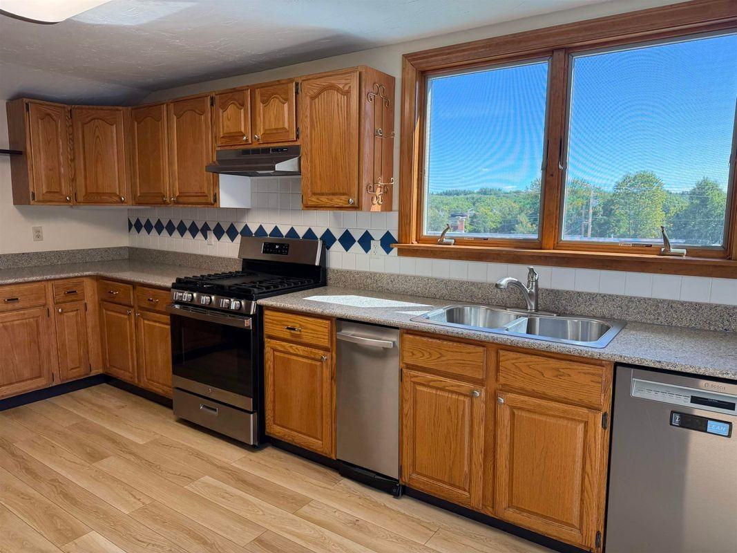 243 S Main St - Photo 5 of 20