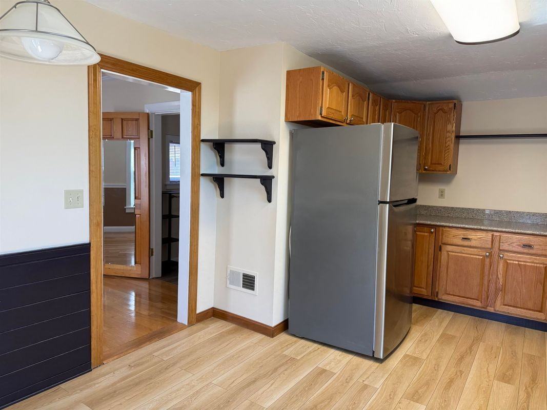 243 S Main St - Photo 7 of 20