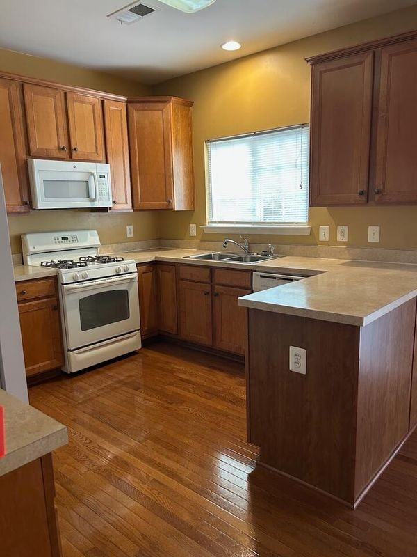 1940 Crepe Myrtle Ln - Photo 2 of 27