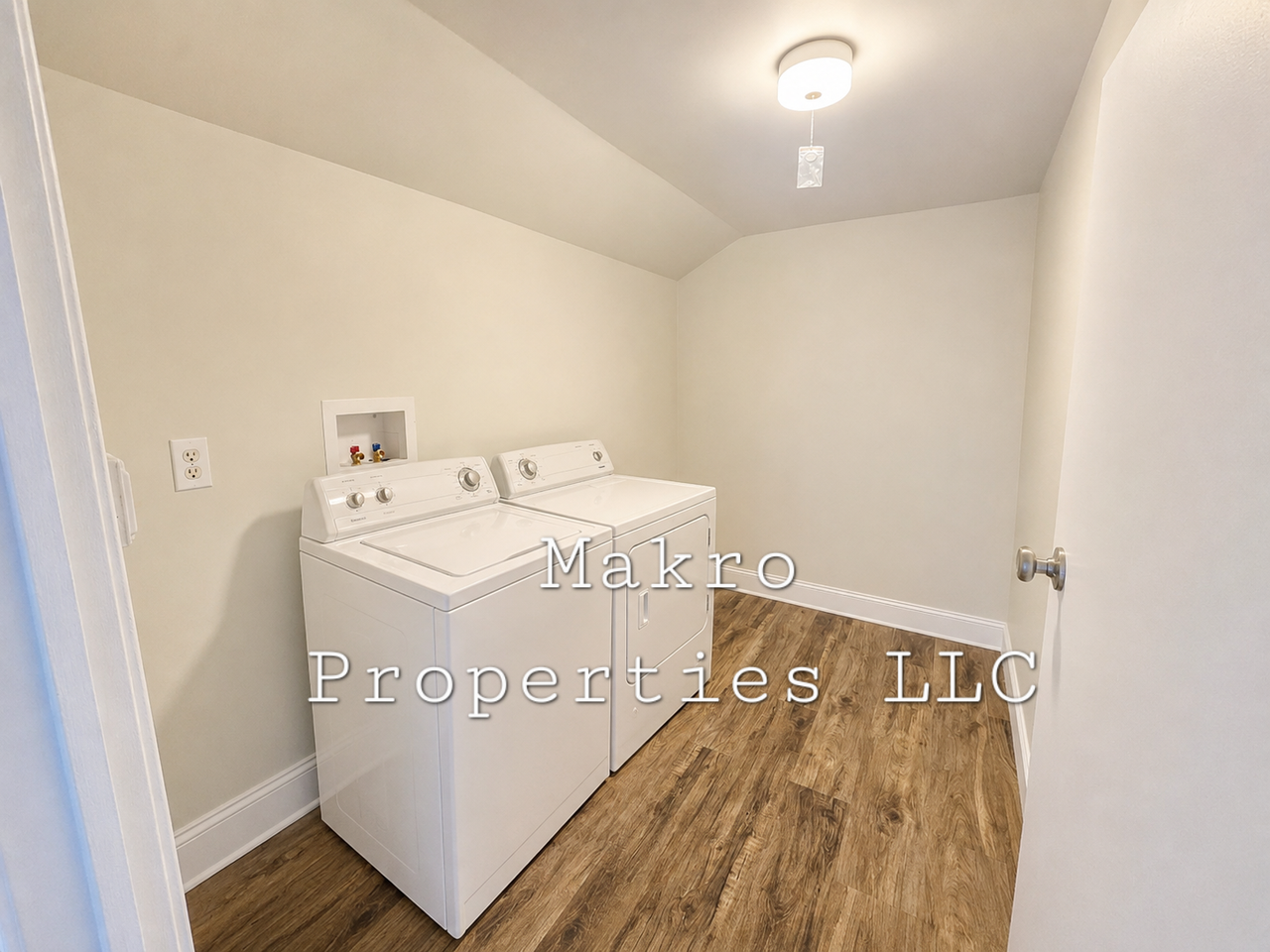 634 Broadway #1-2 - Photo 3 of 5