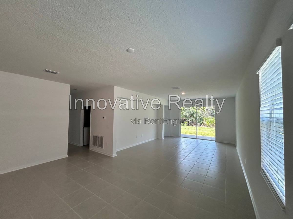 699 Peroni Ave - Photo 4 of 10