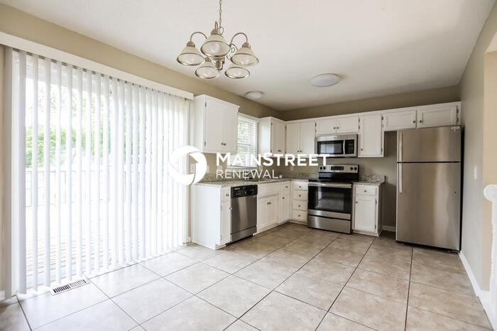 8804 Golden Ln - Photo 7 of 17
