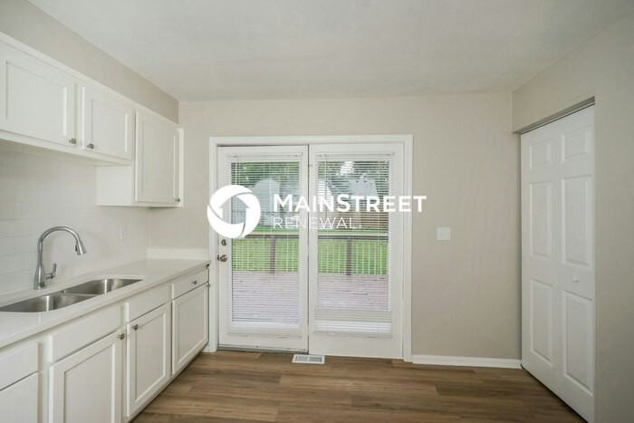 2606 Thomas Ave - Photo 4 of 17