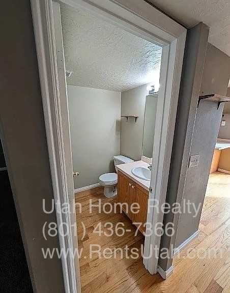 2058 California Ave - Photo 4 of 18