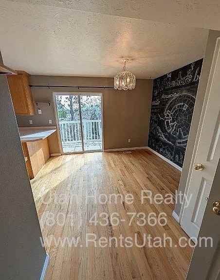 2058 California Ave - Photo 5 of 18