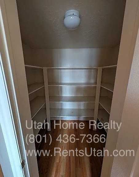 2058 California Ave - Photo 7 of 18