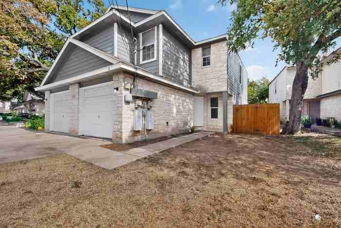 2318 Riddle Rd #B - Photo 2 of 32