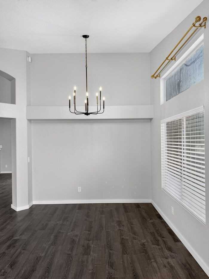 3703 W Shannon St - Photo 6 of 50