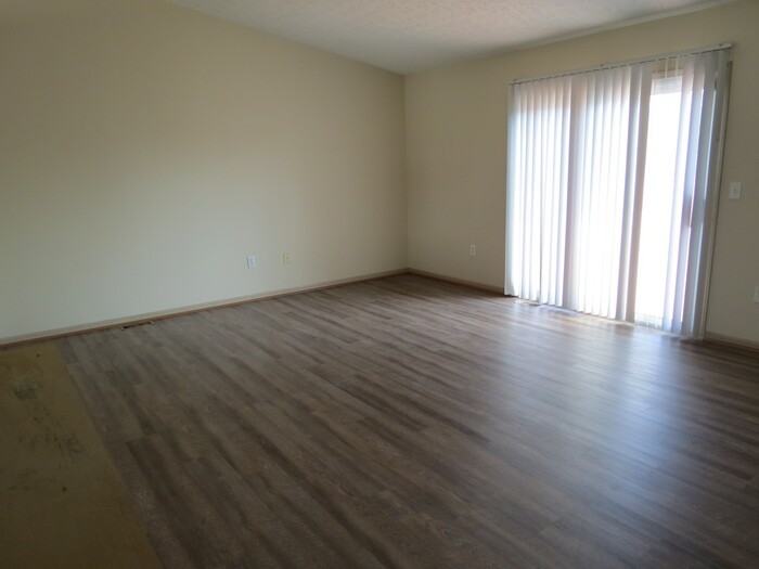 857 Radbourne Dr - Photo 3 of 20