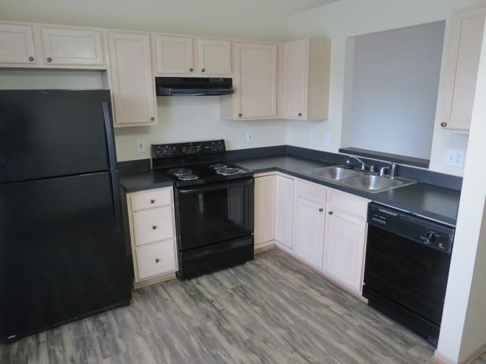 857 Radbourne Dr - Photo 4 of 20