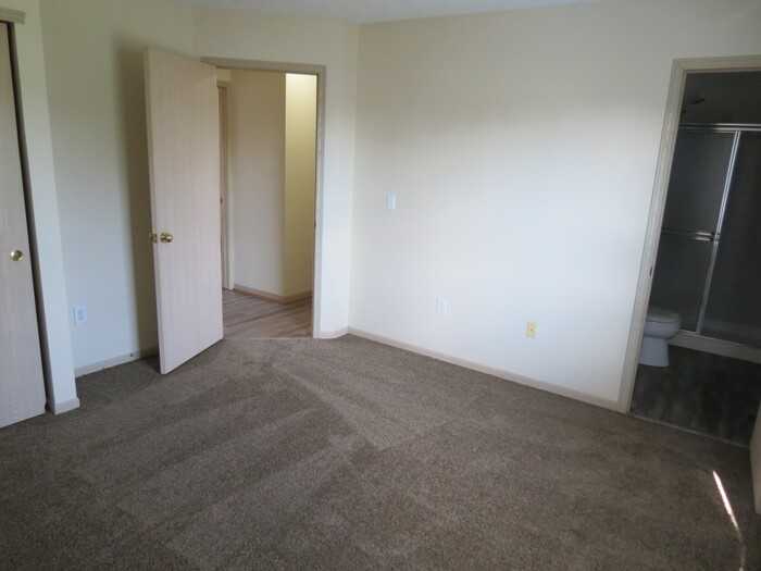 857 Radbourne Dr - Photo 6 of 20