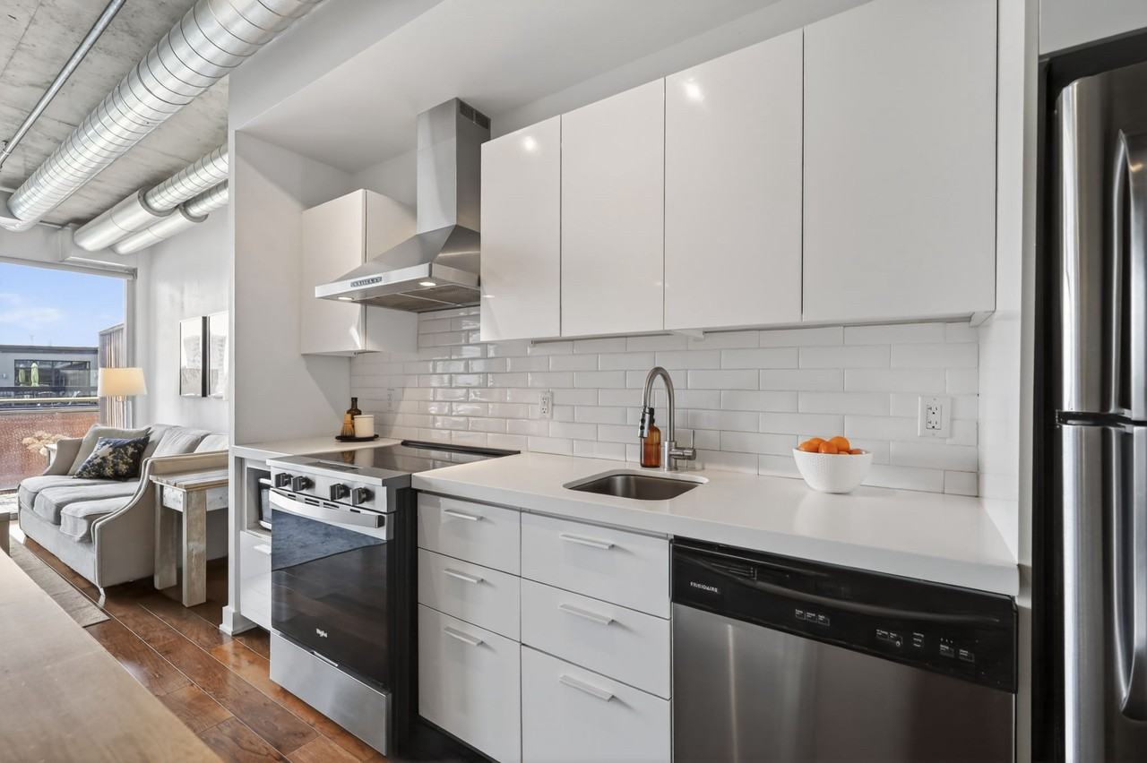 340 McLeod St - Photo 2 of 12