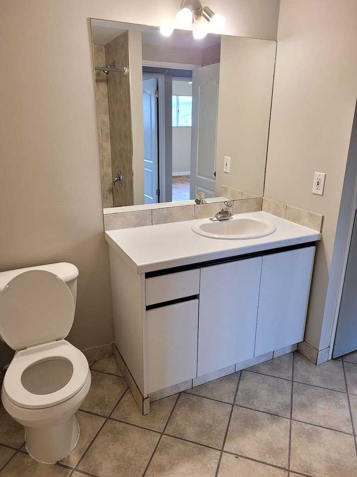 205 Queensland Dr Se - Photo 4 of 18