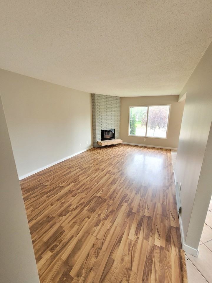 205 Queensland Dr Se - Photo 5 of 18