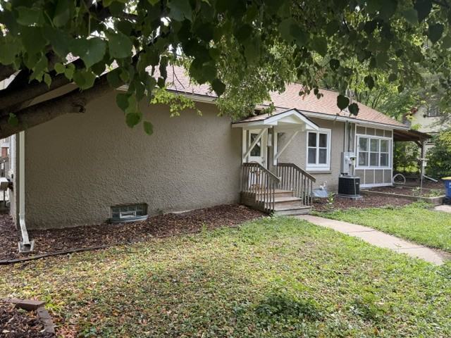 915 1st St W - Photo 2 of 6