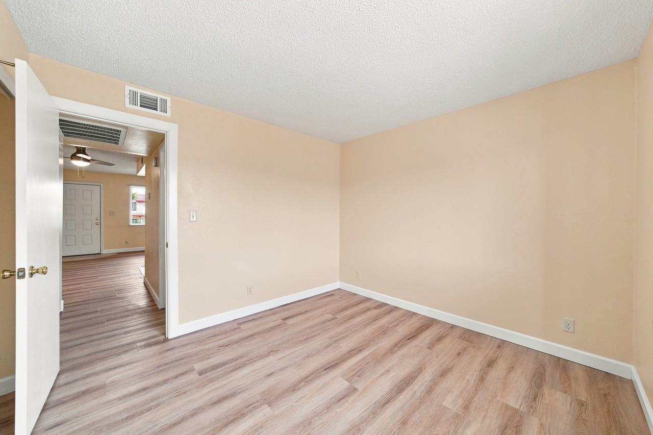 125 Lee Ave #106 - Photo 6 of 7