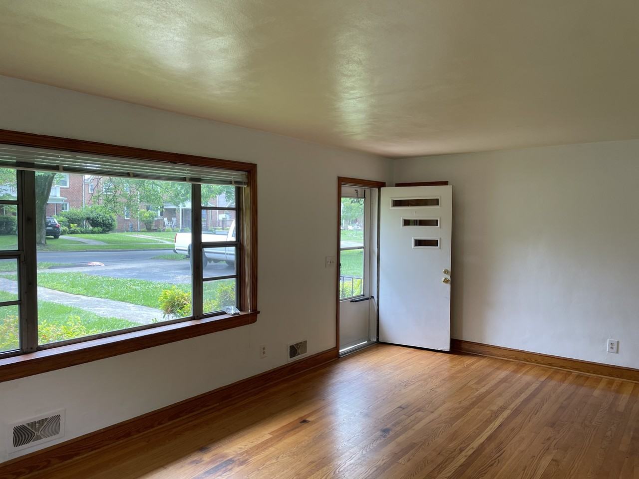 2249 Memorial Ave Sw #NA - Photo 2 of 20