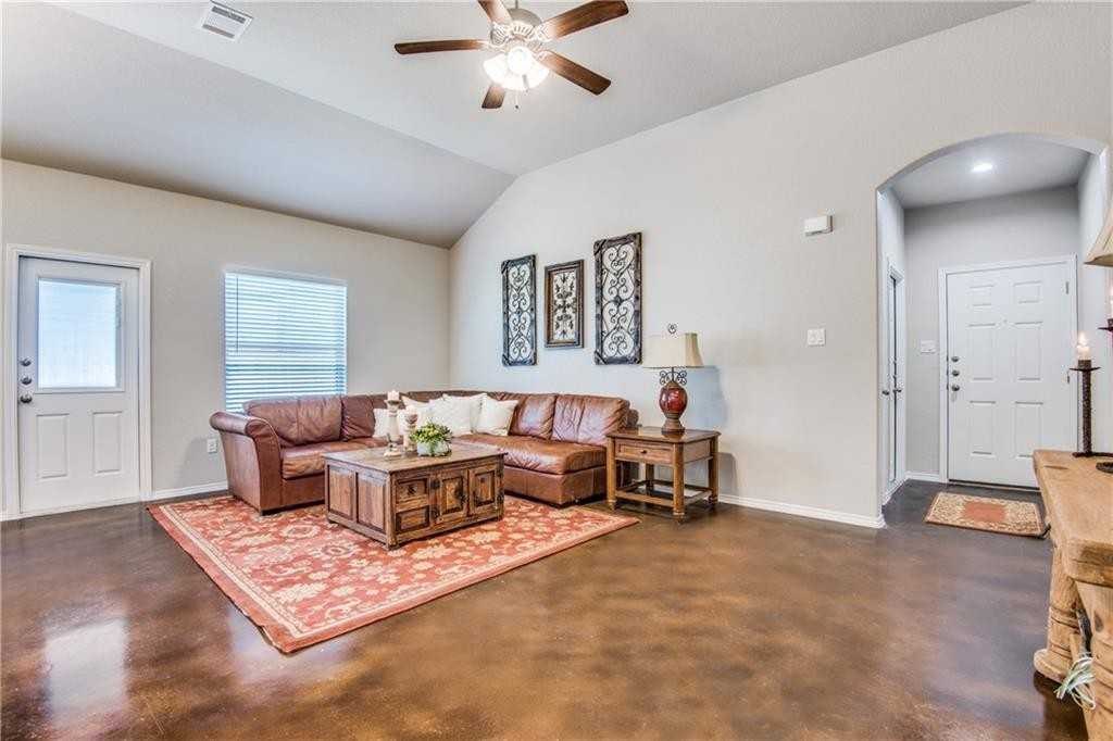 1112 Renee St - Photo 4 of 22