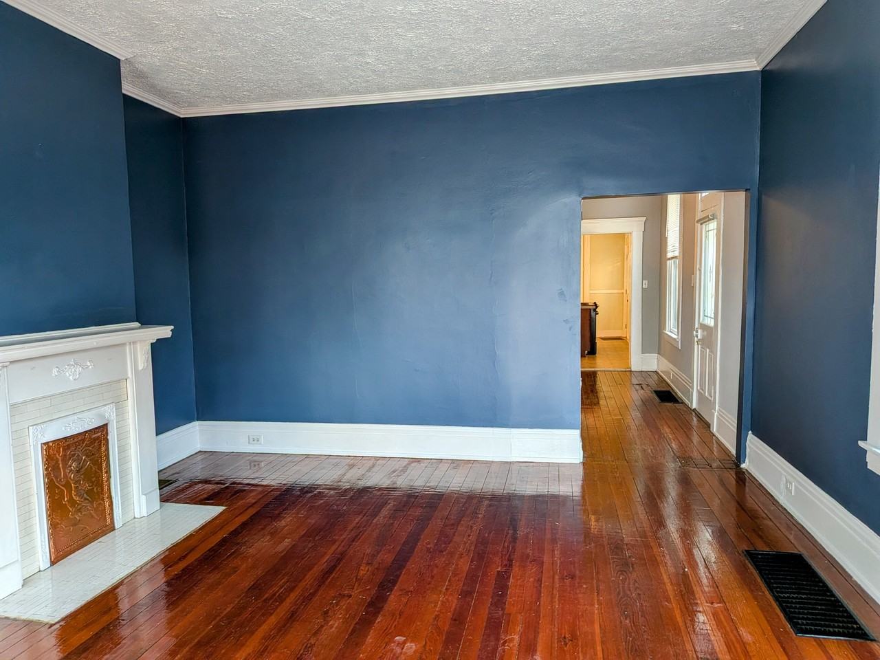 624 W 12th St #1 - Photo 5 of 23