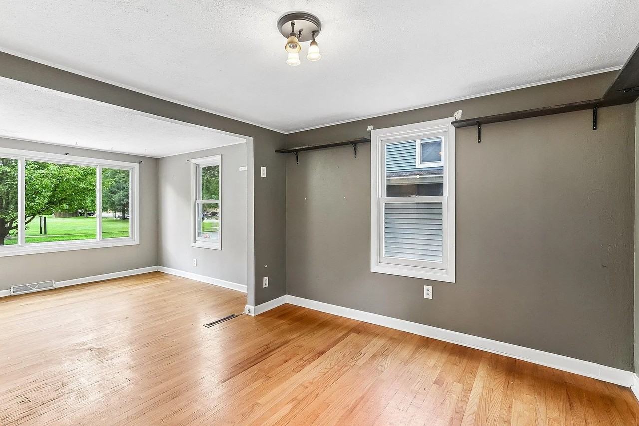 7113 South Ave - Photo 4 of 18