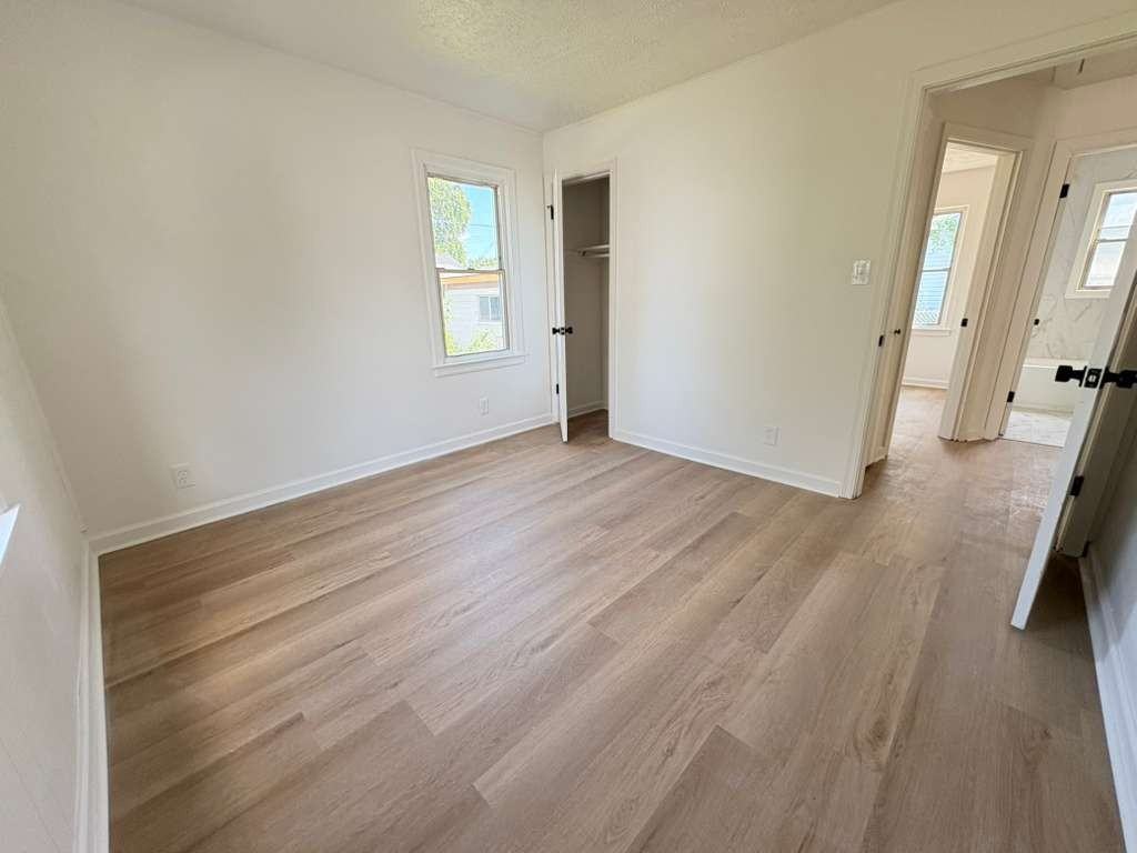 1035 Seelbach Ave - Photo 3 of 22