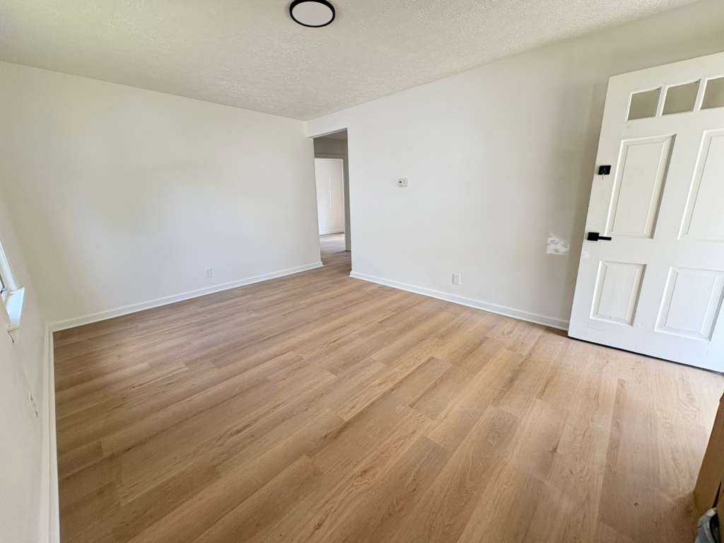 1035 Seelbach Ave - Photo 4 of 22