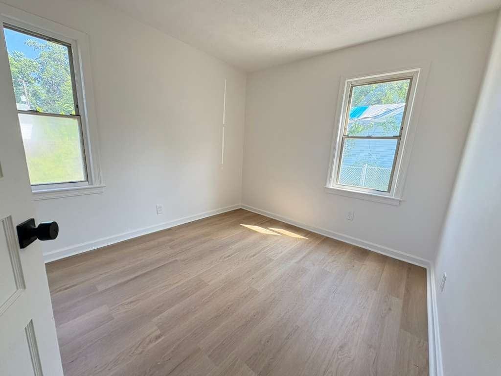 1035 Seelbach Ave - Photo 5 of 22