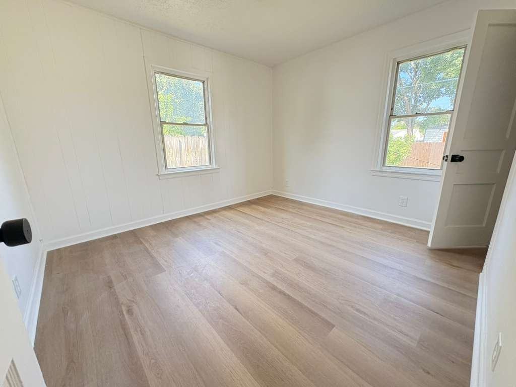 1035 Seelbach Ave - Photo 7 of 22