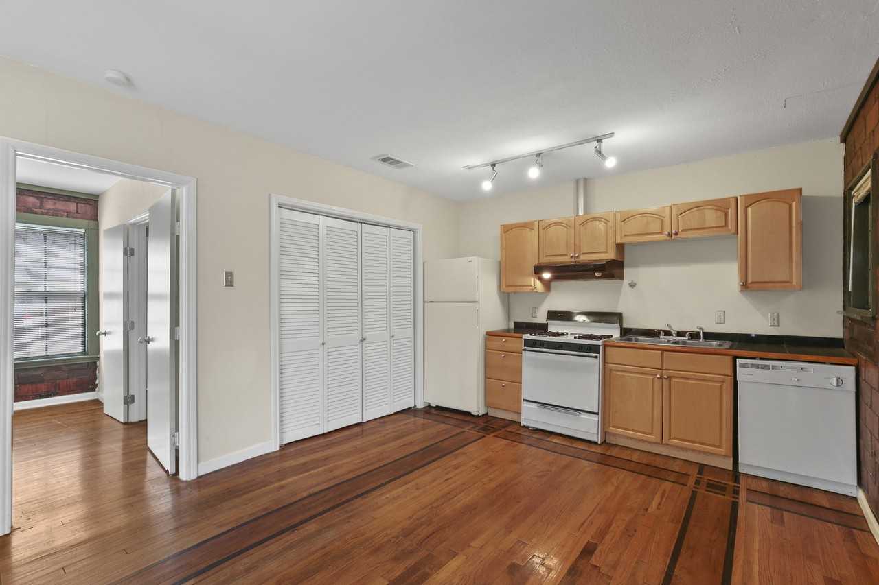 405 N Prairie Ave - Photo 4 of 26