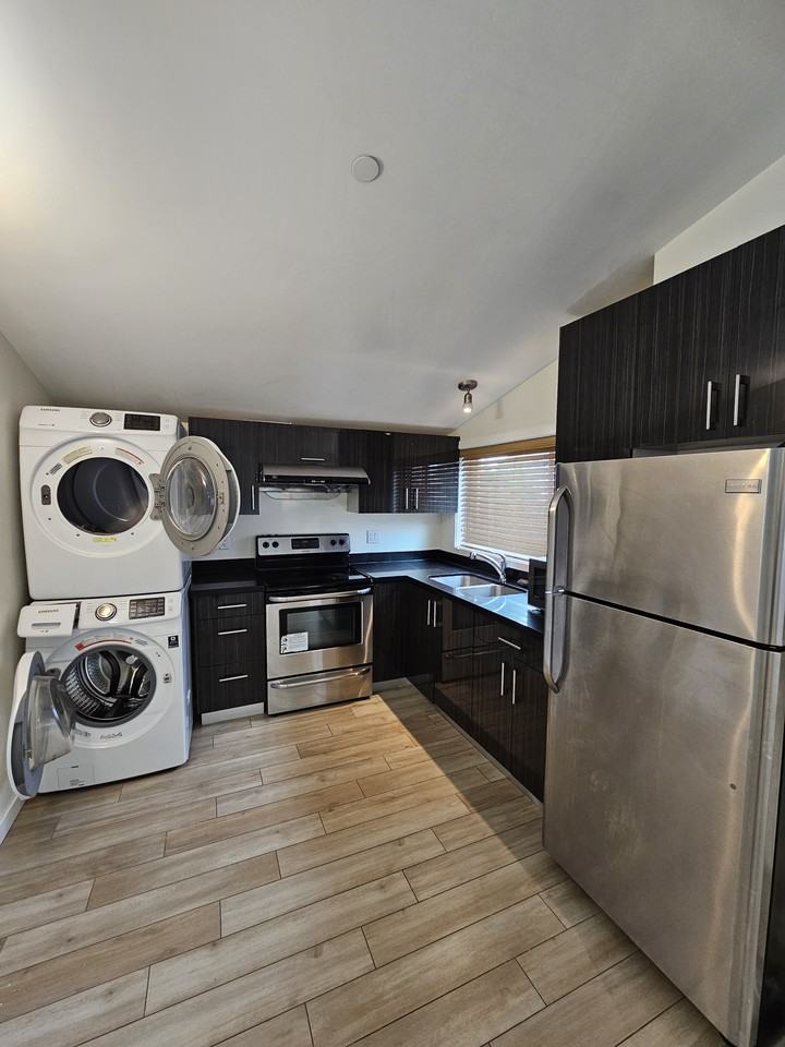 7688 Gladstone Street - Photo 3 of 8