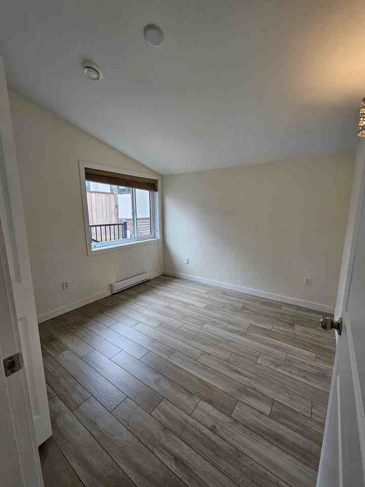 7688 Gladstone Street - Photo 4 of 8