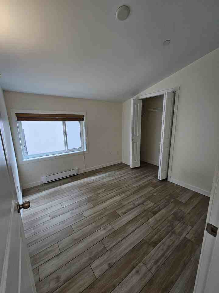 7688 Gladstone Street - Photo 5 of 8