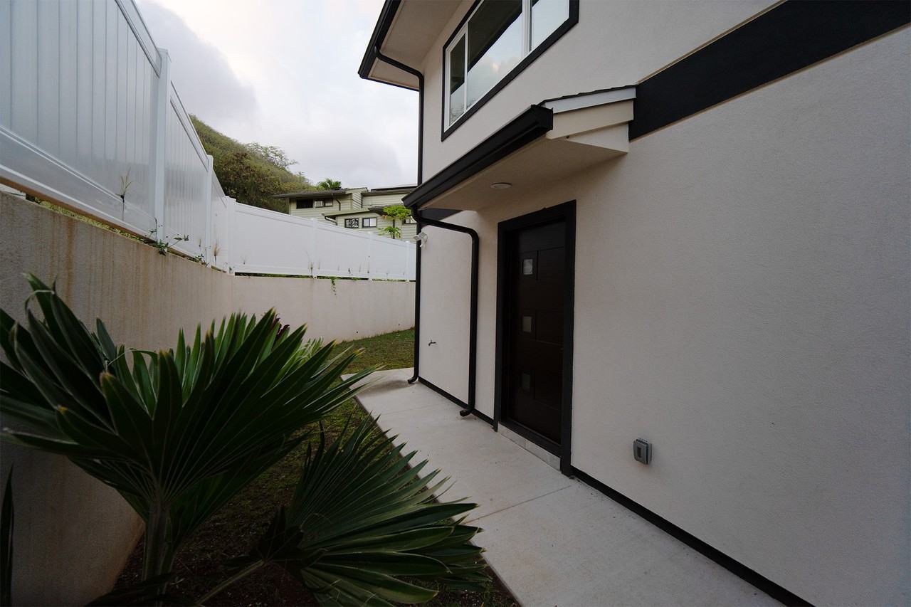 418 Halemaumau St - Photo 6 of 6
