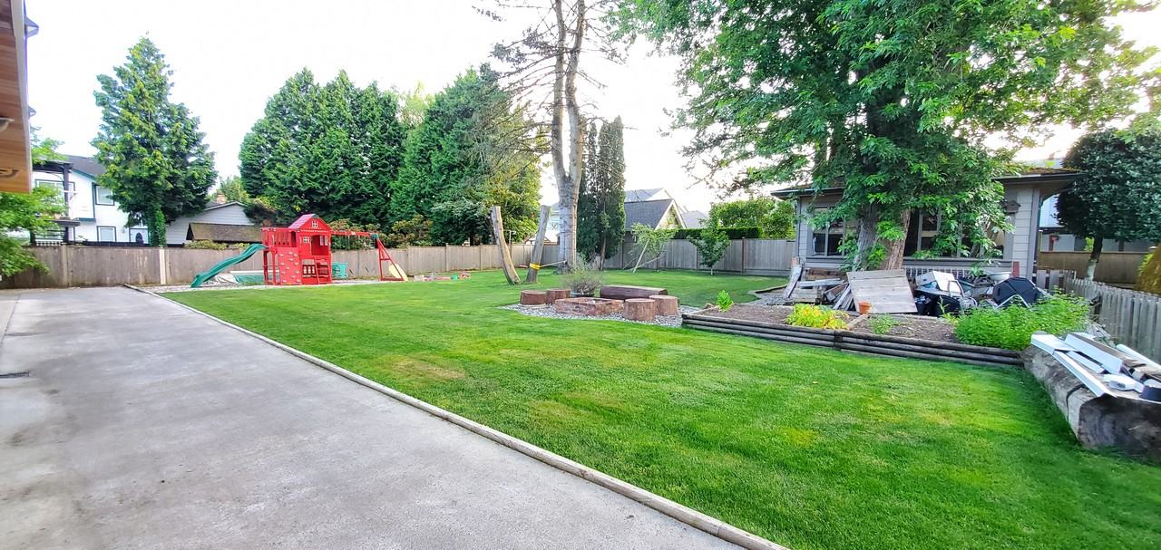 6067 188 Street - Photo 3 of 40