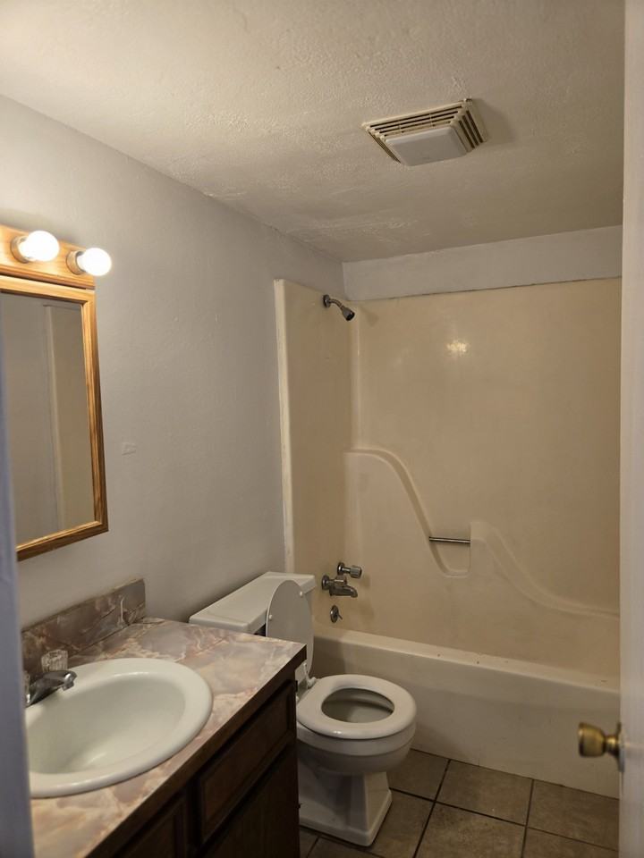 100 Melrose Dr #1 - Photo 7 of 9