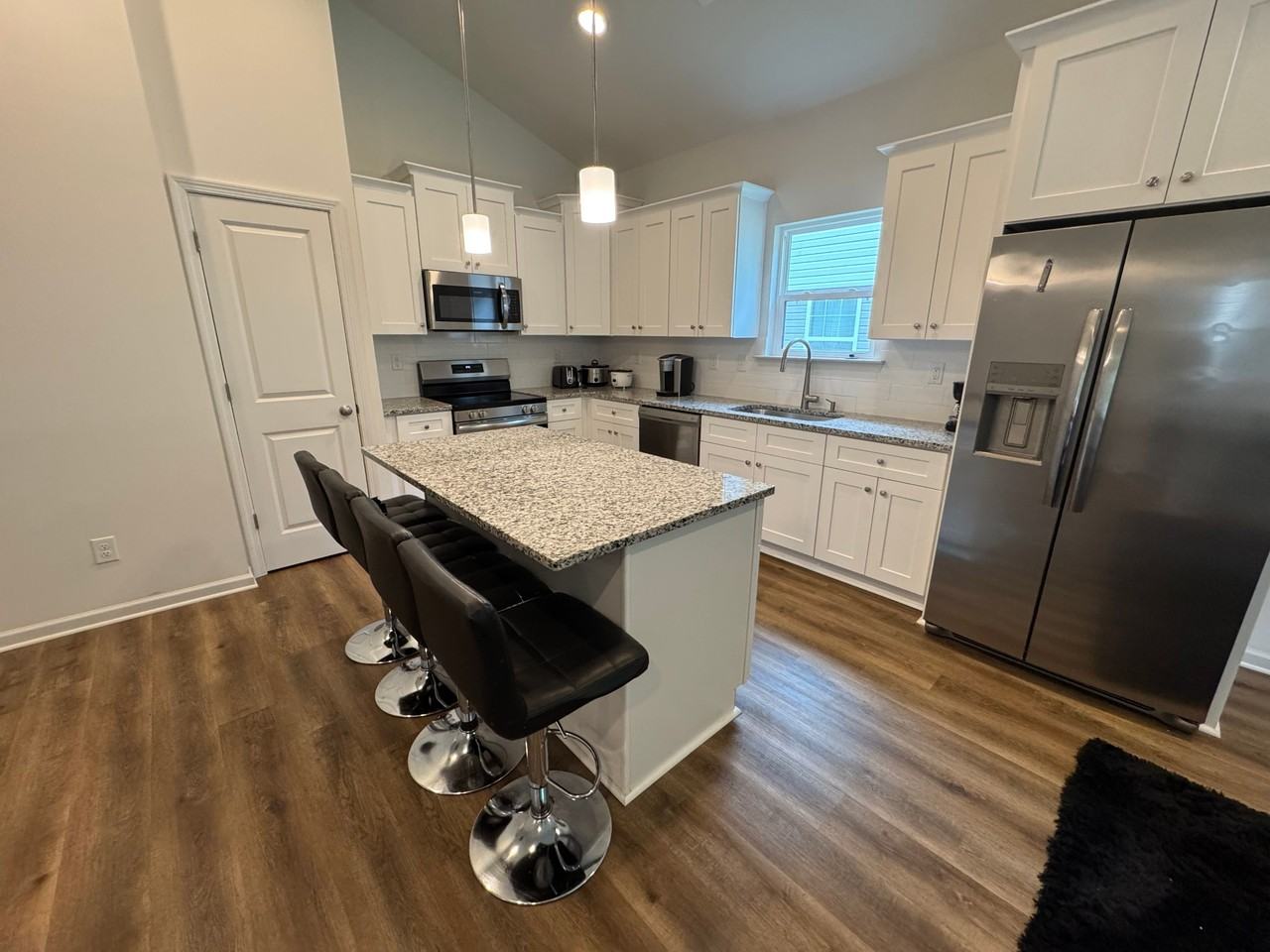 3905 Oakwood Rd - Photo 2 of 22