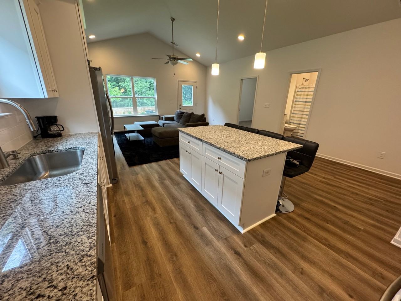 3905 Oakwood Rd - Photo 4 of 22