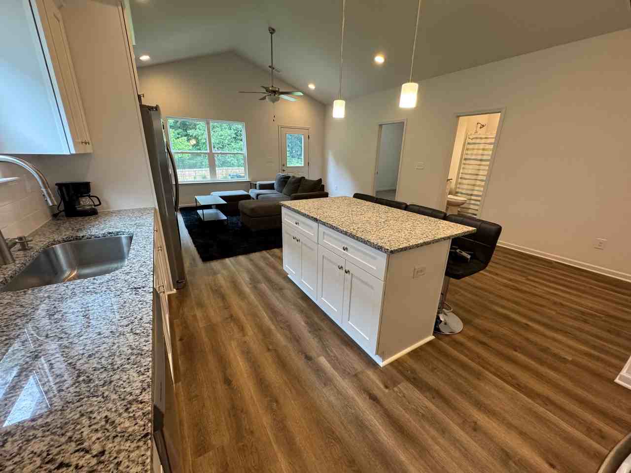 3905 Oakwood Rd - Photo 3 of 22